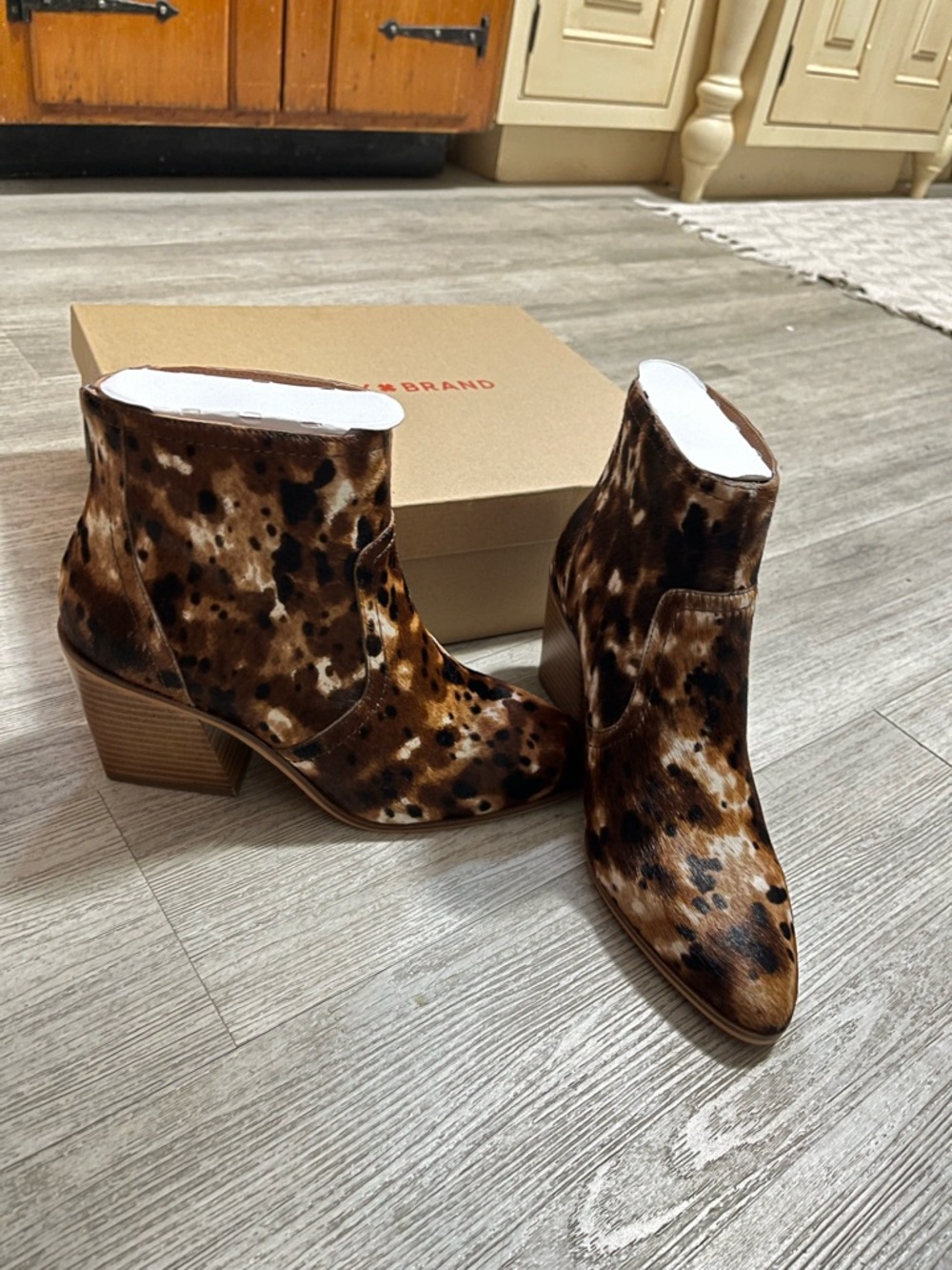 Lucky Brand healed boots with Zipper Cow Print 10M cowgirl festival western